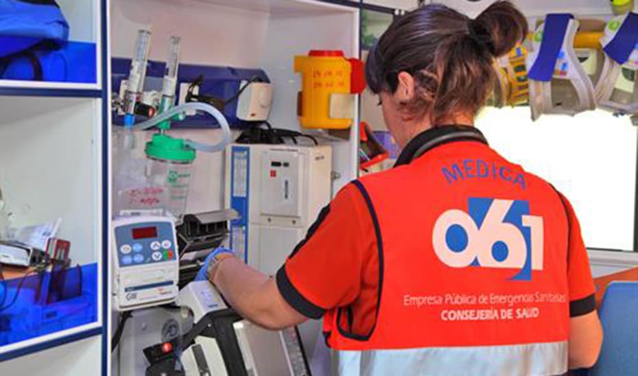 Muere un trabajador al precipitarse mientras instalaba un aire acondicionado en Almería