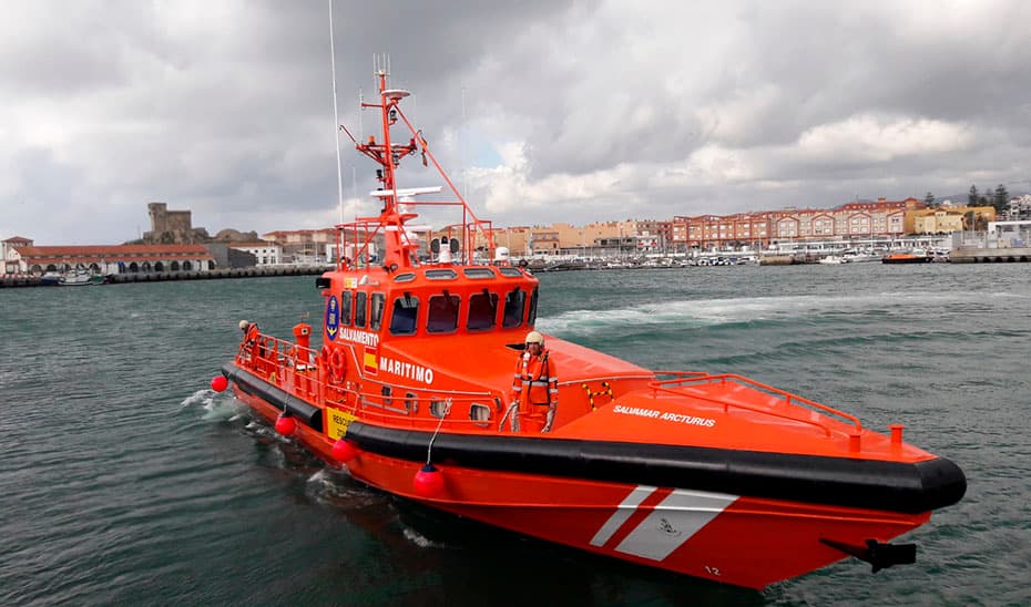 Hallan en el mar el cuerpo sin vida de una persona en Vélez-Málaga