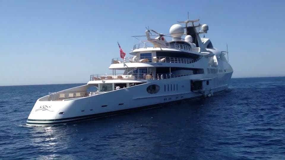Atraca en el Puerto de Motril el megayate del príncipe heredero de Dubái