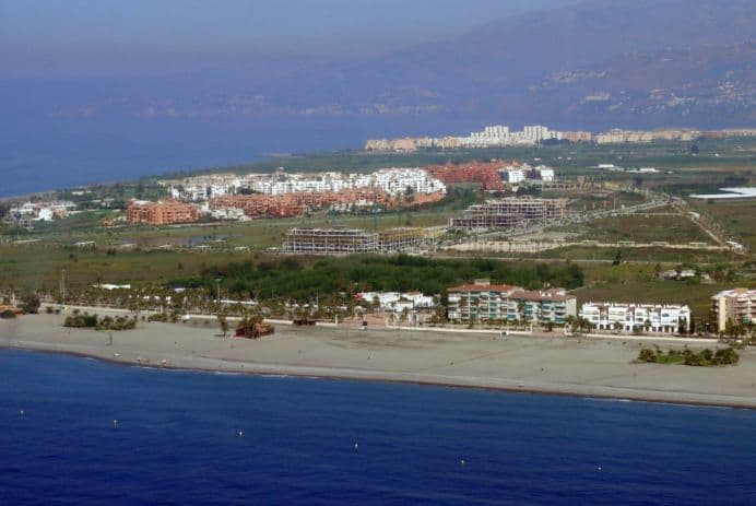 García Chamorro: “Damos luz verde a un nuevo proyecto privado que vendrá a seguir dando vida y movimiento a la zona turística por excelencia como es Playa Granada”