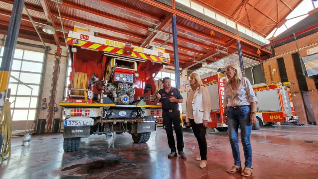 Reconocimiento a la labor de los Bomberos y voluntarios de Protección Civil Motril en el incendio forestal de Los Guájares
