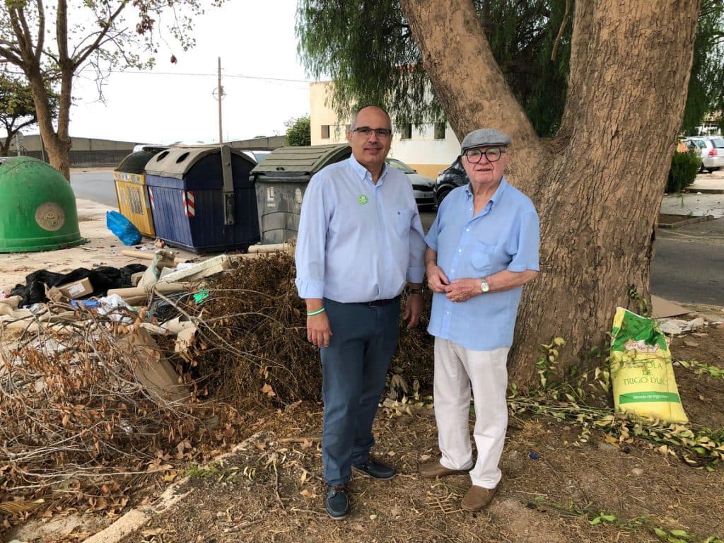 AxSí denuncia la acumulación de basura frente al consultorio médico de Puntalón