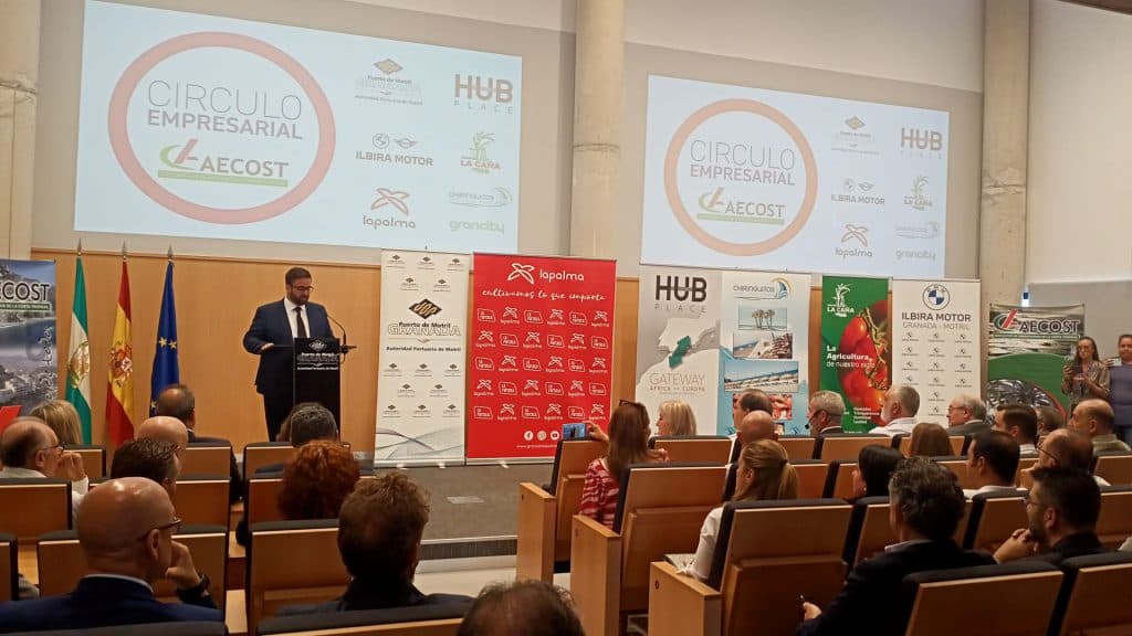 García Fuentes expone en el foro empresarial de AECOST el Máster-Plan Motril Puerto Abierto