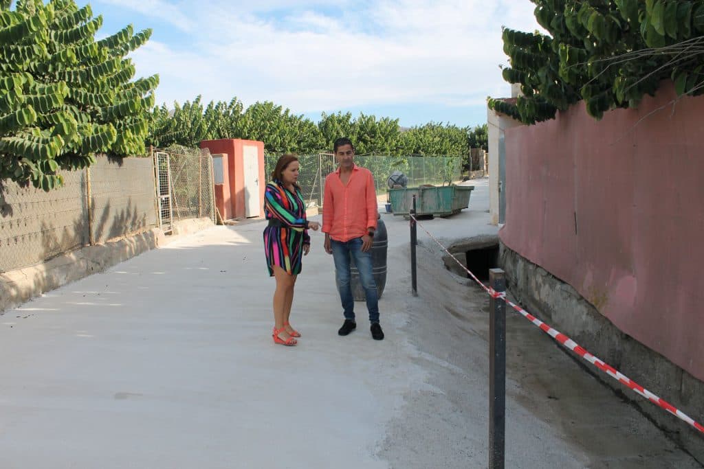 El Ayuntamiento de Salobreña lleva a cabo el arreglo del camino rural junto al Polideportivo