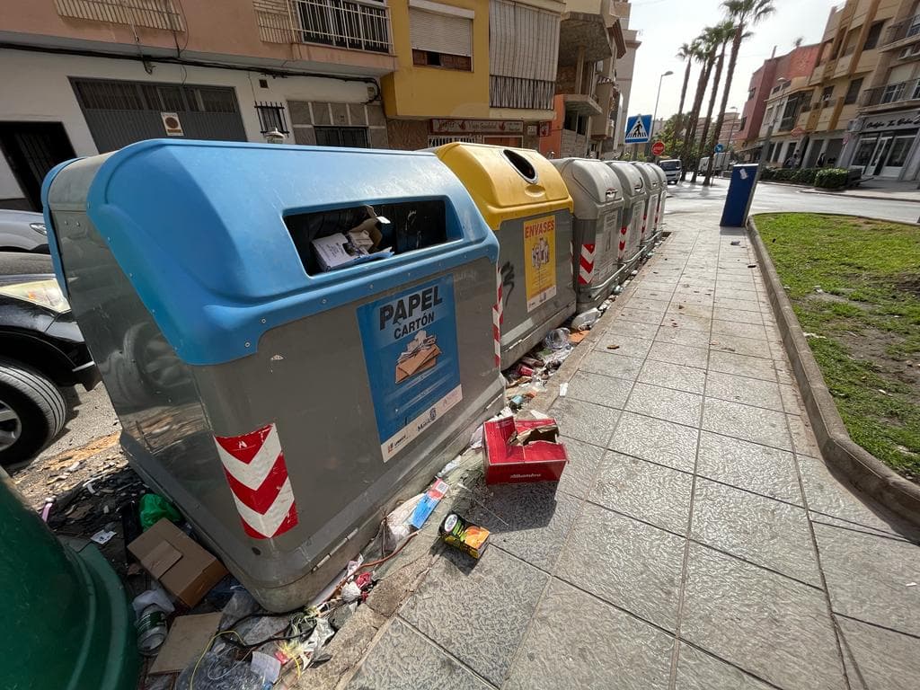 El PSOE denuncia la acumulación de suciedad en la toda la Rambla de Capuchinos