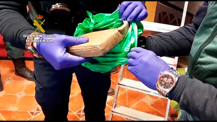 Transportaban la droga en vehículos caracterizados de empresas