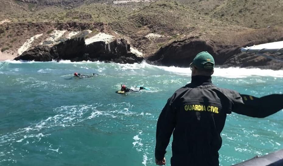 Muere el patrón de un barco hundido mientras faenaba en la costa de Níjar