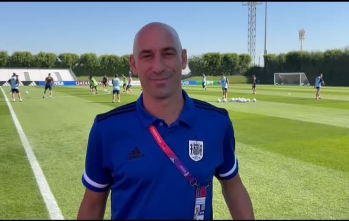 Luis Rubiales manda un vídeo de agradecimiento por el apoyo de sus paisanos con la selección española