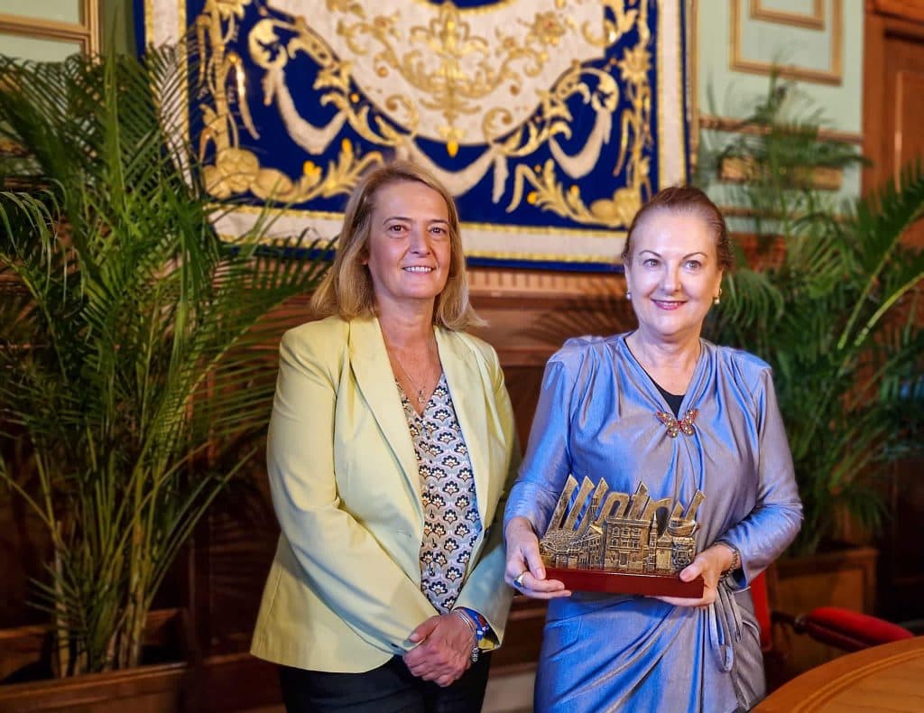 Visita de María de Borbón y Rojas al Ayuntamiento y Fábrica del Pilar de Motril