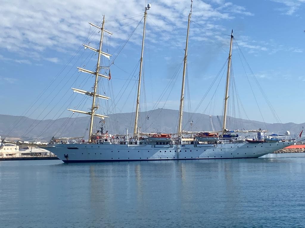 El ‘Star Flyer’, un velero de categoría Luxury, atraca en el Puerto de Motril con capacidad para 170 pasajeros