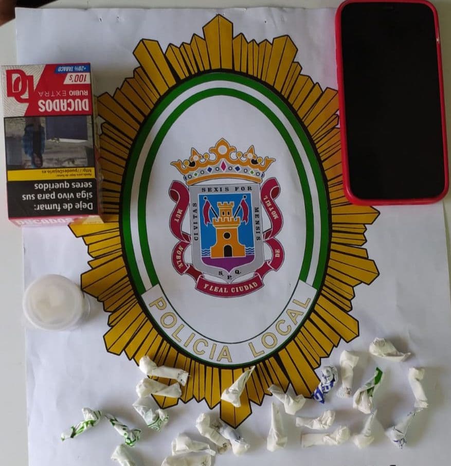 La Policía Local de Motril detiene a un individuo por un presunto delito de tráfico de estupefacientes