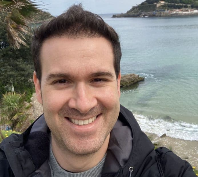 El motrileño Antonio Lorenzo publica su primera novela, ‘Bienvenido a SEHO’