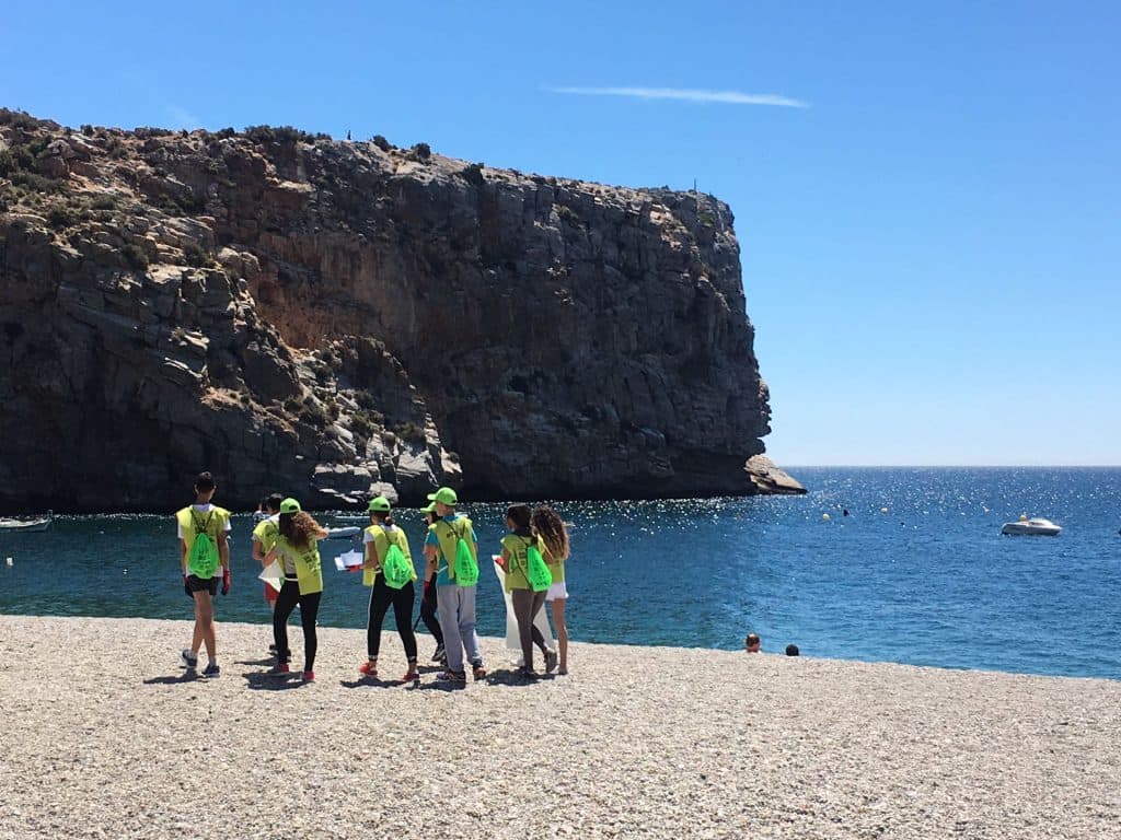 La Cámara de Motril colabora con Ecopuertos con el objetivo de concienciar sobre la presencia de basuras marinas en las playas
