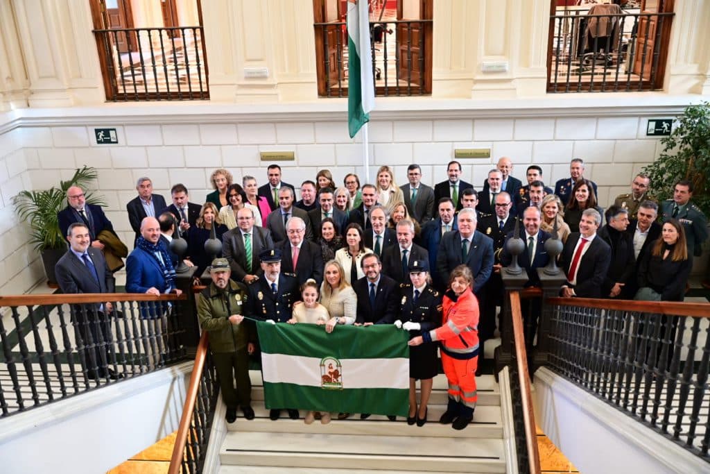 Granada celebra el Día de la Bandera  «apelando al espíritu de unidad de la blanca y verde»