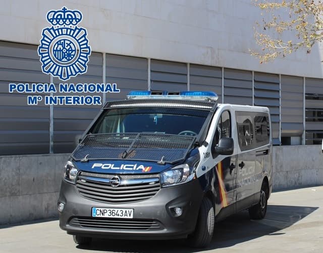 La Policía Nacional detiene a cinco individuos que estaban traficando presuntamente con cocaína de gran pureza