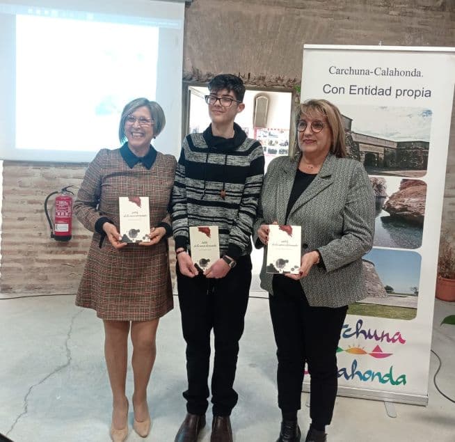 El caleño, Álvaro Moreno Martín, presenta su poemario ‘Latido de los versos derramados’