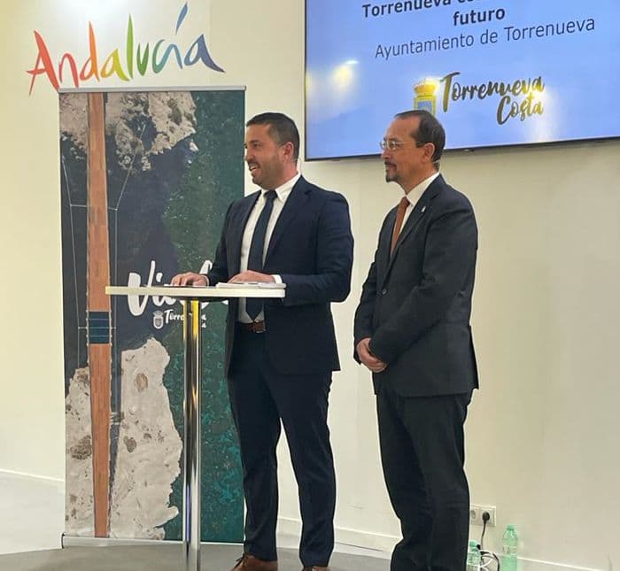 La Junta promociona en FITUR la Pasarela Colgante de Torrenueva como “un referente turístico de la Costa Tropical granadina”