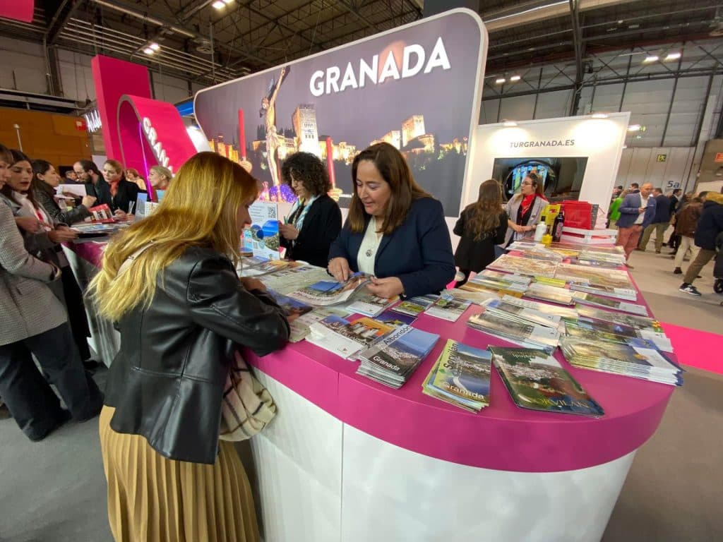 Albuñol se promociona en FITUR como un municipio que «te adentra a la naturaleza y al mar»