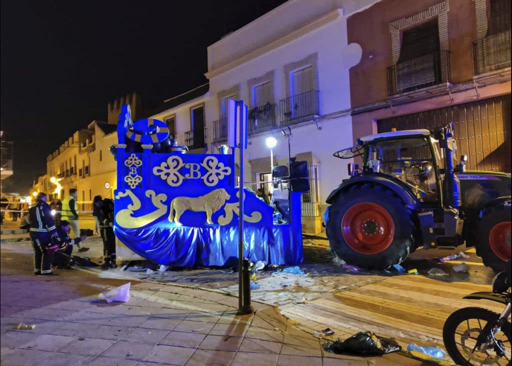 Fallece una persona y otras cinco resultan heridas al ser arrolladas por el tractor de una cabalgata en Marchena