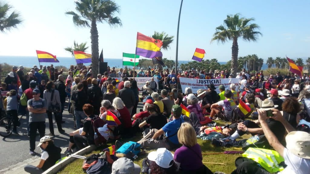 IU Granada anima a participar en la marcha memorialista de La Desbandá