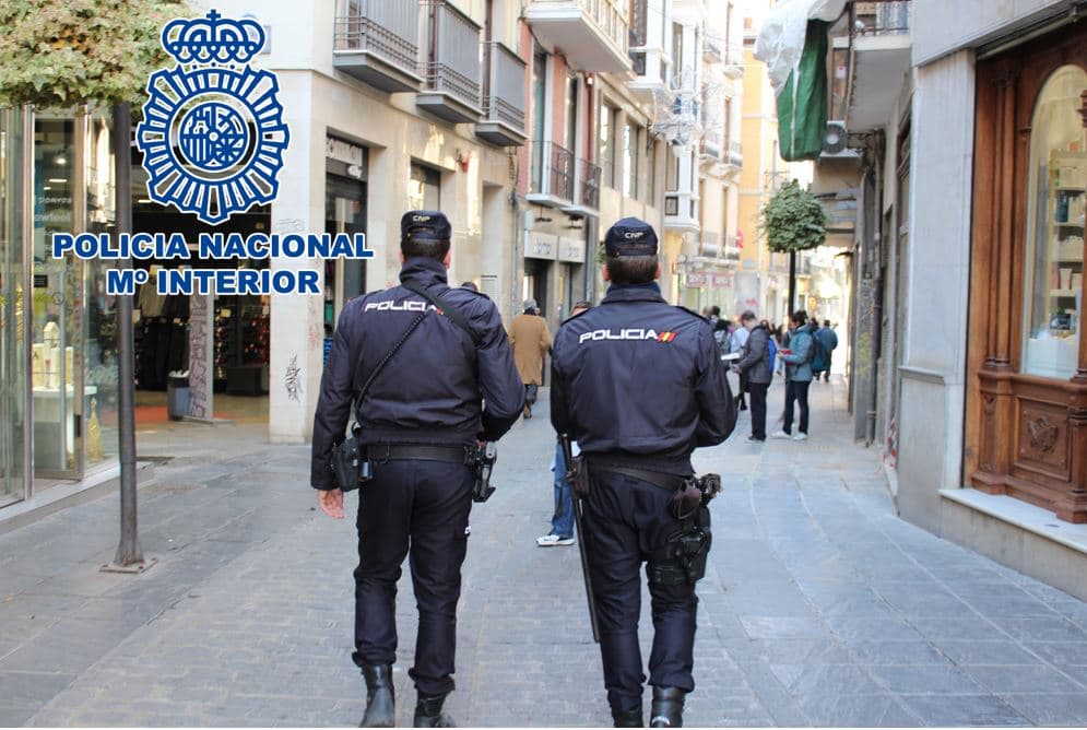 La Policía Nacional detiene a un activo ladrón que hurtaba mochilas aprovechando el descuido de sus propietarios