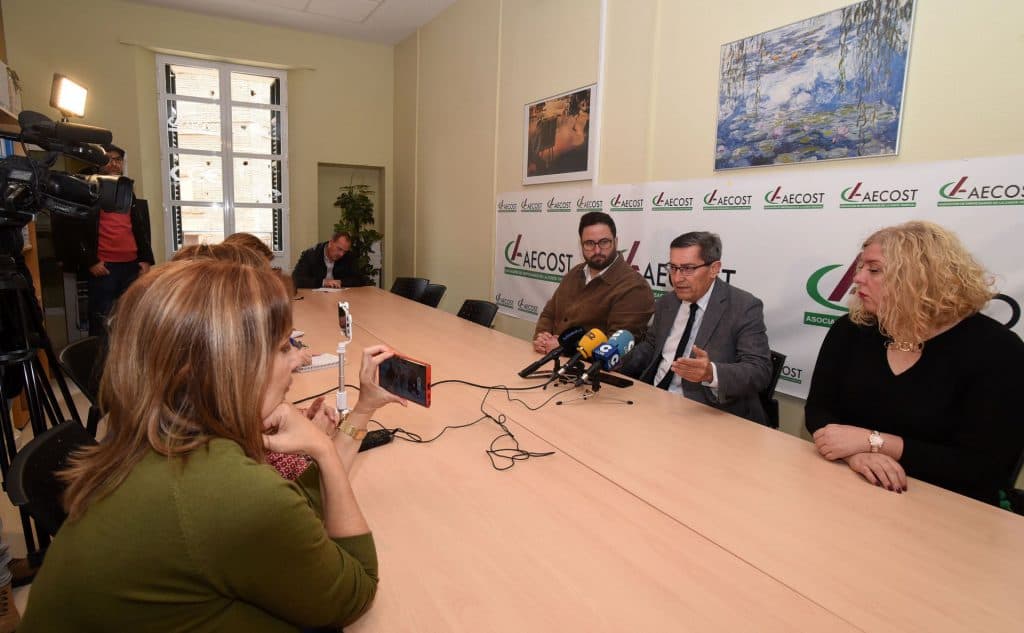 Entrena: “Tenemos que comprometer a la Junta de Andalucía en la solución a las canalizaciones de Rules”