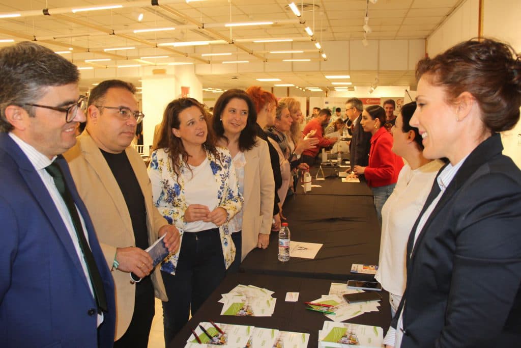 La I Feria de Empleo y Emprendimiento de Almuñécar, «ejemplo para toda la provincia»