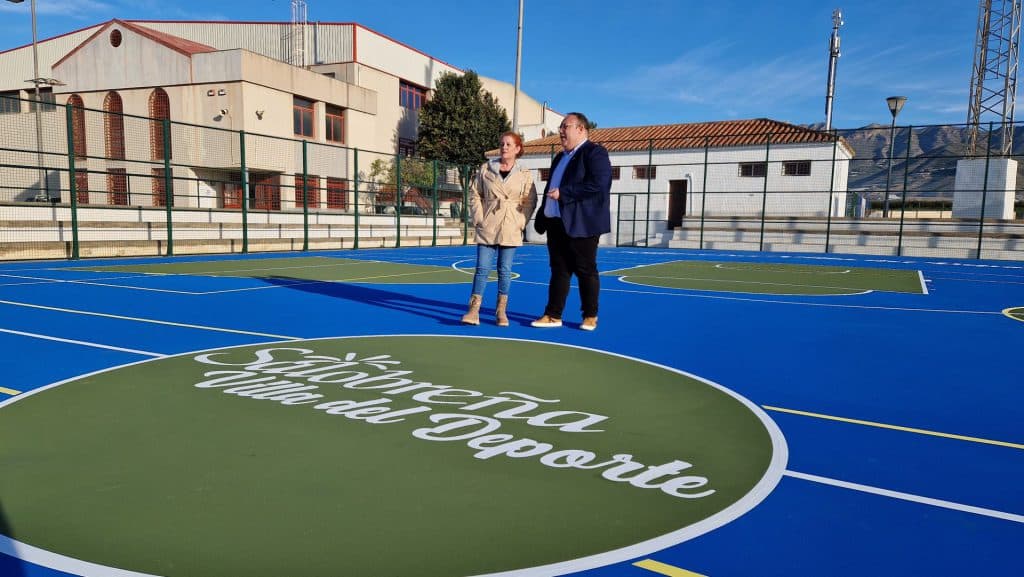 Salobreña renueva de forma integral sus pistas polideportivas