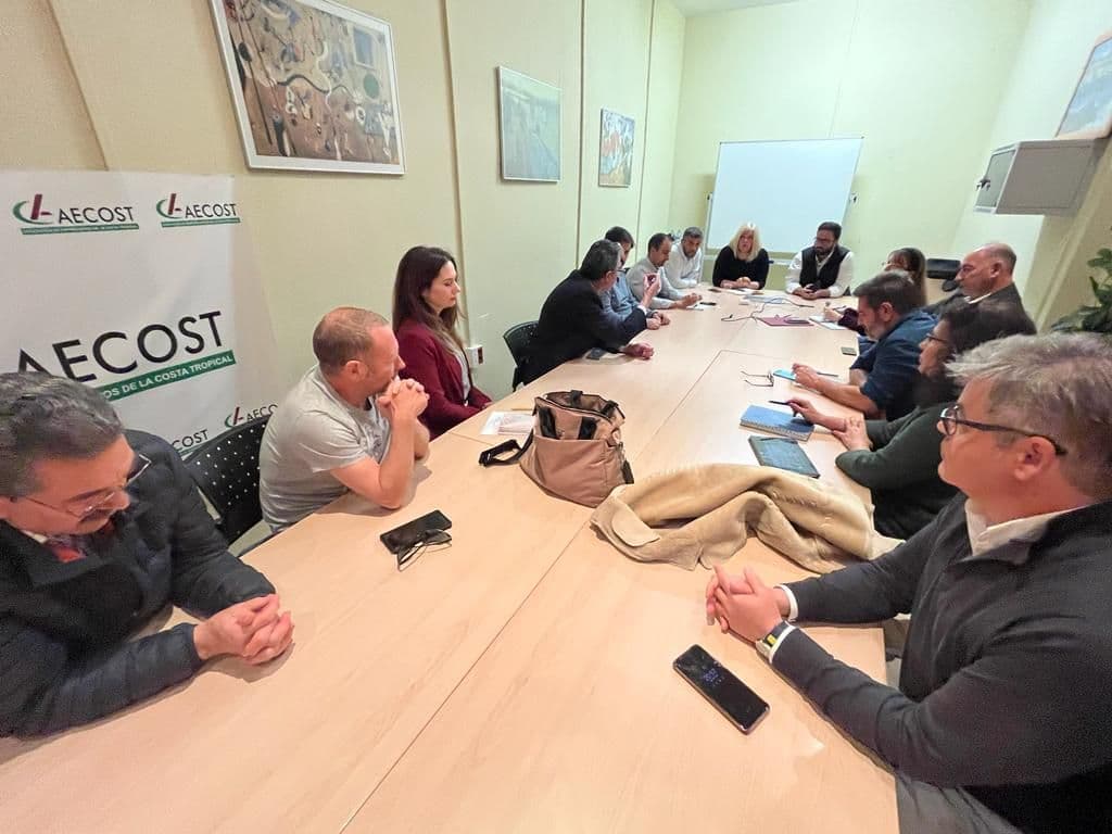 Flor Almón se reúne con AECOST para escuchar y recoger propuestas que contribuyan a hacer Motril capital para la economía de la Costa y la provincia