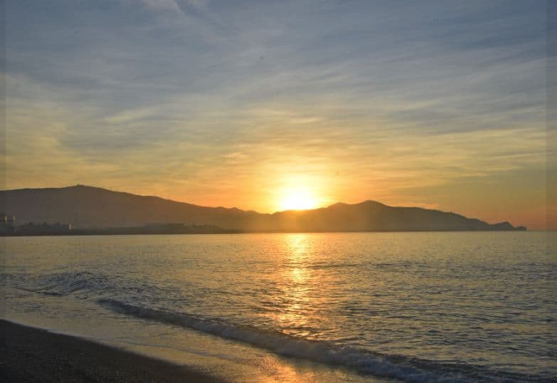 Domingo de sol y playa en la Costa Tropical con temperaturas primaverales