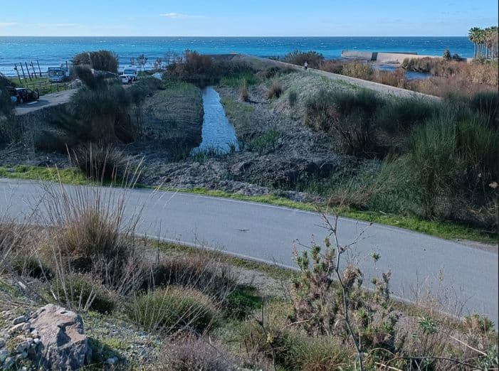 Un pequeño humedal junto a la desembocadura del río Gualdafeo