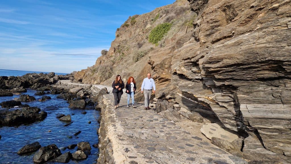Salobreña impulsa la puesta en valor de la senda del ZEC de los Acantilados y Fondos Marinos con el proyecto de declaración de ‘Pueblo pesquero de La Caleta’