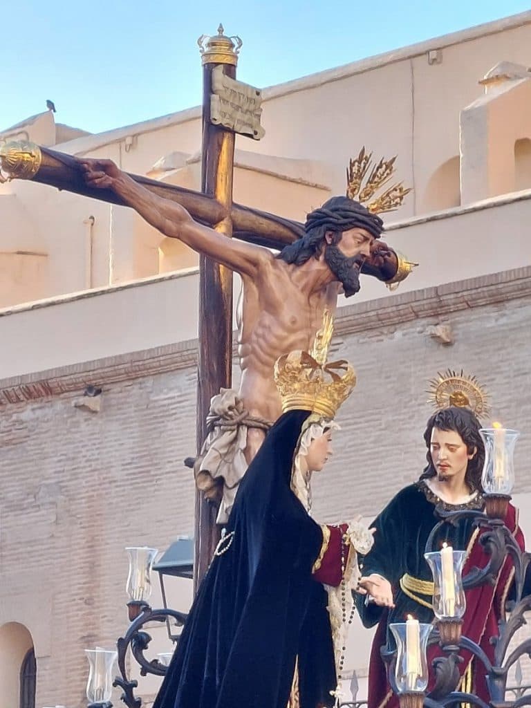 EL FARO, CON MOTRIL Y SU SEMANA SANTA: VERACRUZ ANUNCIA LA MUERTE DE CRISTO EN LA CRUZ POR LAS CALLES DE LA CIUDAD