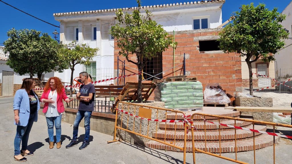 El Ayuntamiento de Salobreña lleva a cabo una reforma integral del consultorio médico de Lobres