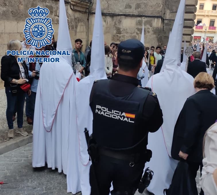 La Policía Nacional ha localizado a cuatro pilotos realizando vuelos prohibidos durante la Semana Santa granadina