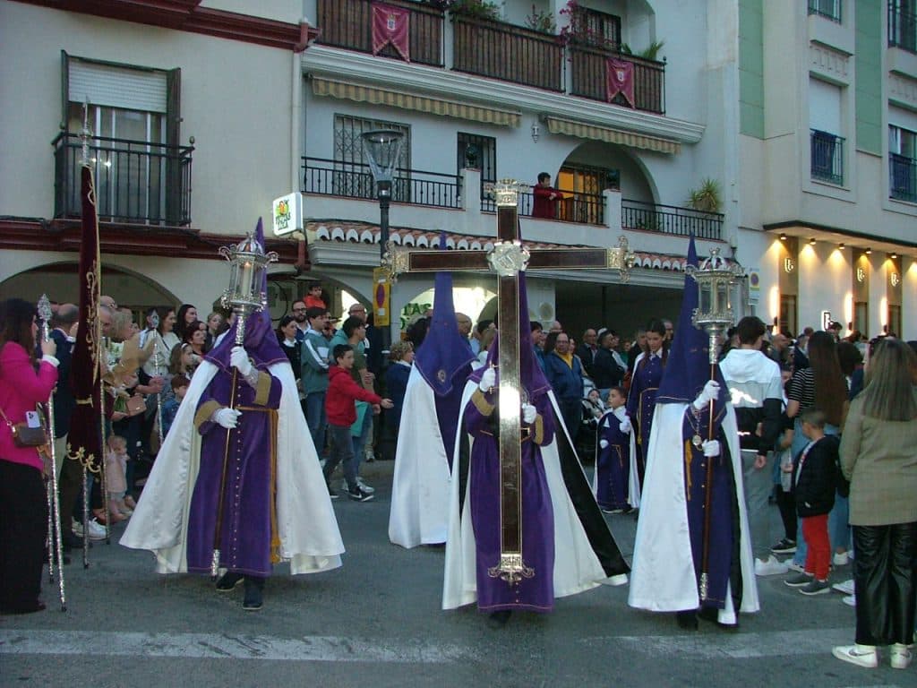 EL FARO, CON MOTRIL Y SU SEMANA SANTA: NAZARENO Y ESPERANZA HACEN GRANDE SU CAMINAR EN LA NOCHE DEL JUEVES SANTO