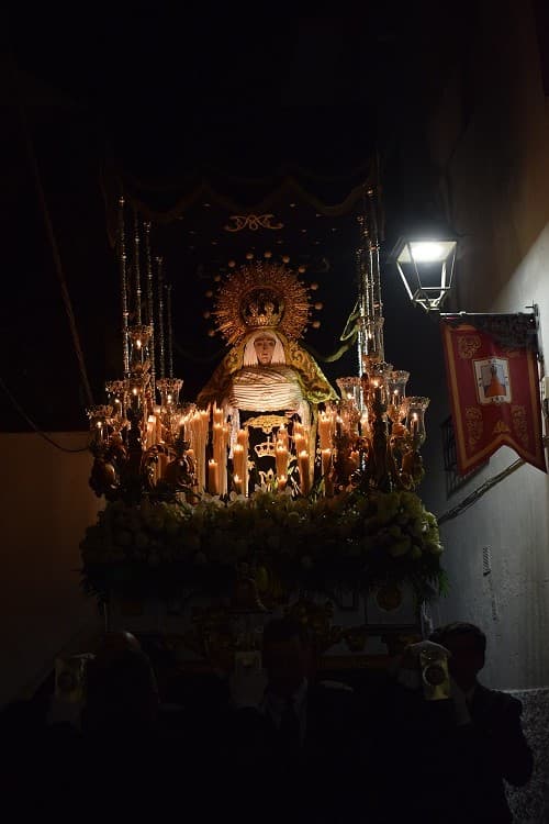 EL FARO, CON SALOBREÑA Y SU SEMANA SANTA: SALOBREÑA VIVE CON SENTIMIENTO EL SANTO ENTIERRO DE CRISTO