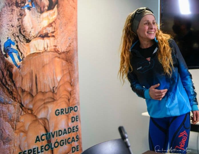 La deportista Beatriz Flamini sale de una cueva en la Costa Tropical donde ha permanecido aislada 500 días y bate un récord mundial