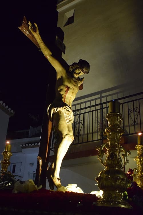 EL FARO, CON SALOBREÑA Y SU SEMANA SANTA: LA VILLA RECIBE CON ENORME SENTIMIENTO EL PASO DEL SANTÍSIMO CRISTO DEL PERDON