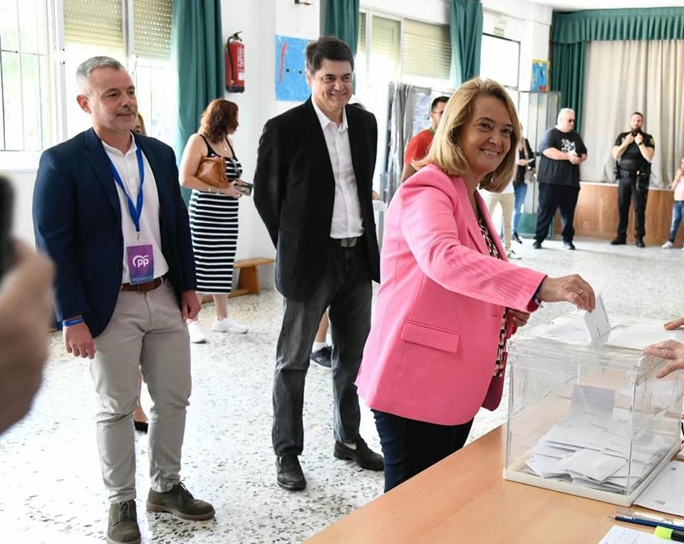 Luisa García Chamorro ha ejercido su derecho al voto animando a la participación