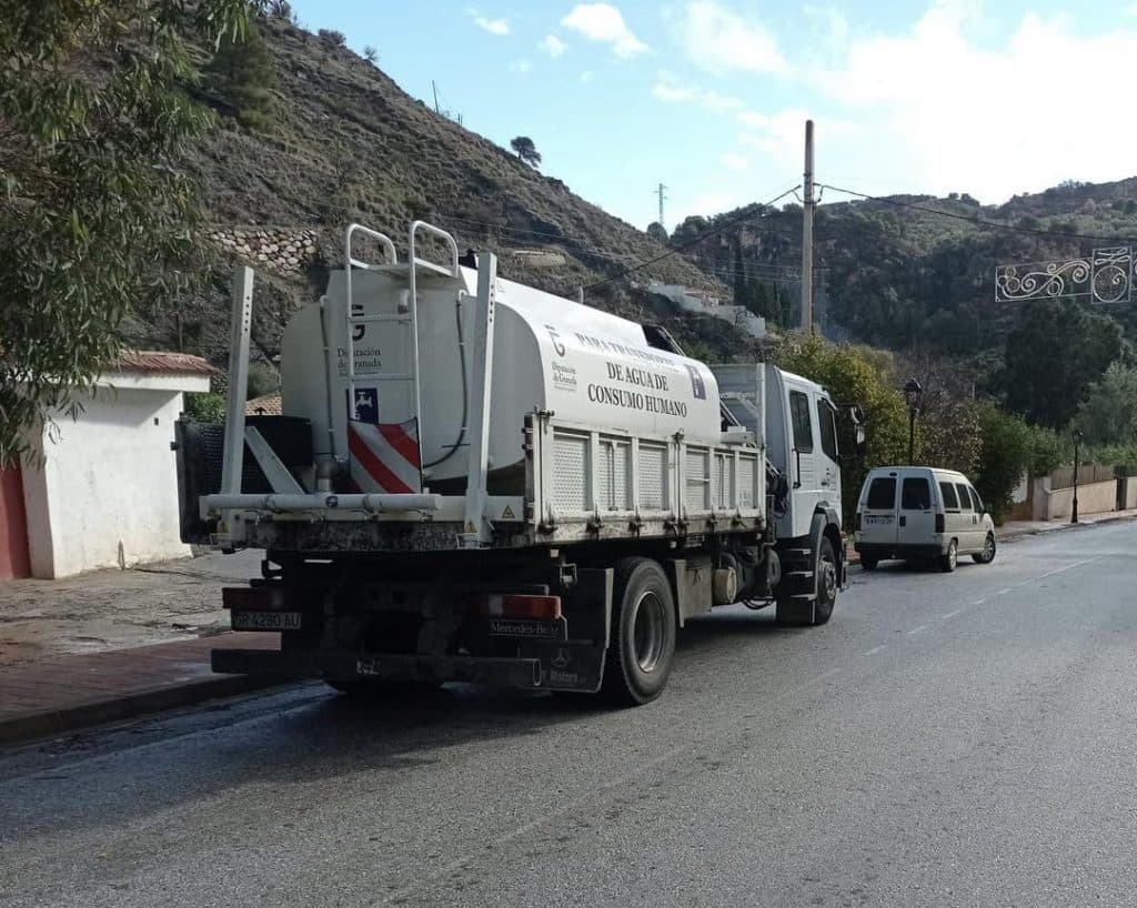 Diputación pone a disposición de Melegís un camión cisterna de agua potable para paliar los problemas de suministro