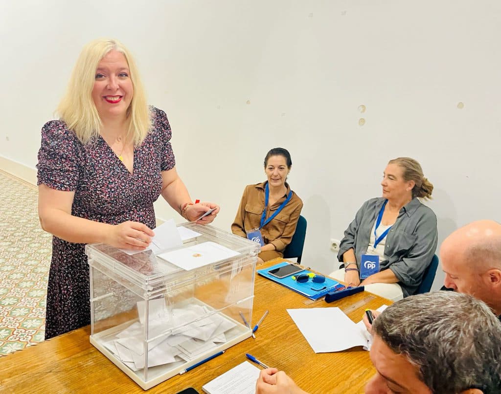 Flor Almón llama a llenar las urnas para decidir el futuro de Motril