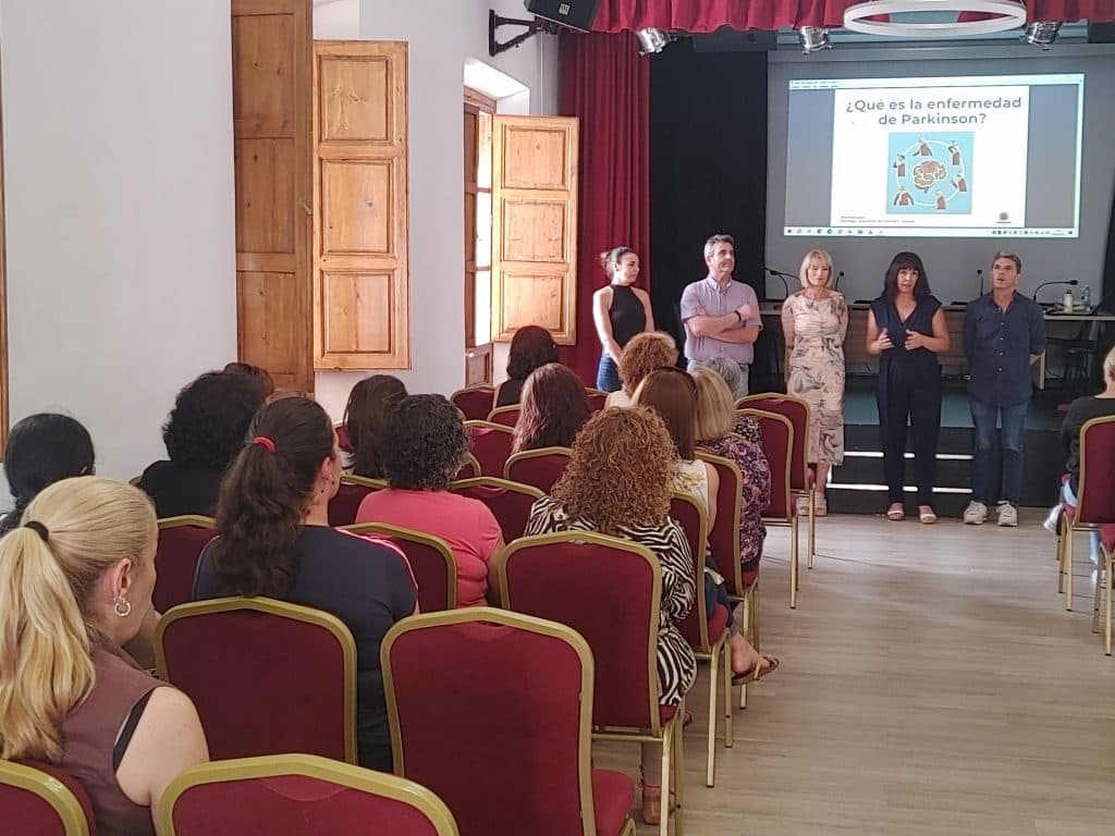 Diputación forma a las trabajadoras de ayuda a domicilio en la atención y cuidado a enfermos de parkinson
