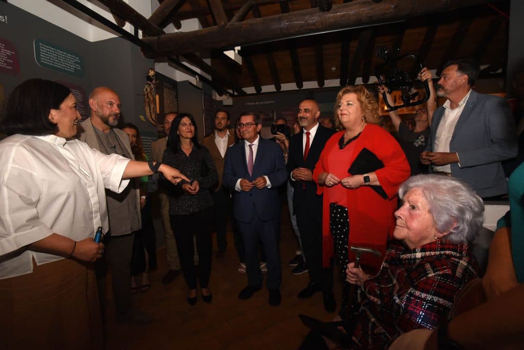 Diputación culmina los actos por el 125 aniversario del nacimiento de Lorca con la entrega del Pozo de Plata a Enrique Lanz