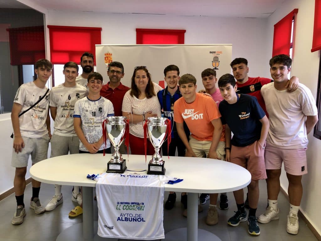 El equipo Juvenil de las Escuelas Deportivas de Albuñol campeón de liga en 4ª Andaluza