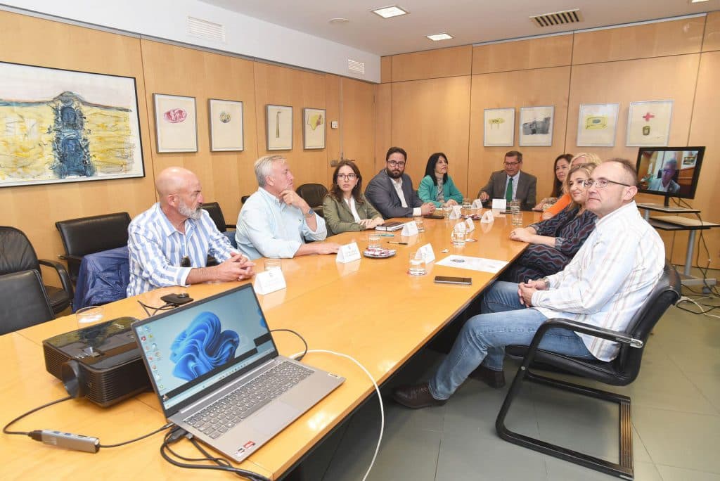 Entrena considera que la firma del convenio sobre las canalizaciones de Rules es «un avance decisivo» para el inicio de las obras