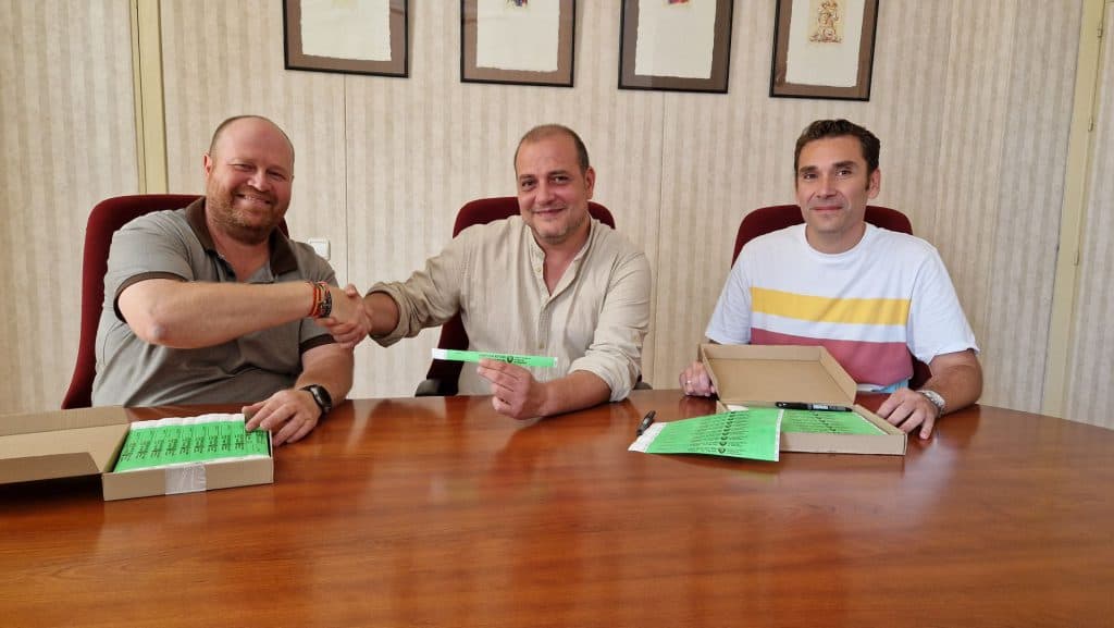 Salobreña repartirá 5.000 pulseras identificativas para niños con el objetivo de mejorar la seguridad en las playas
