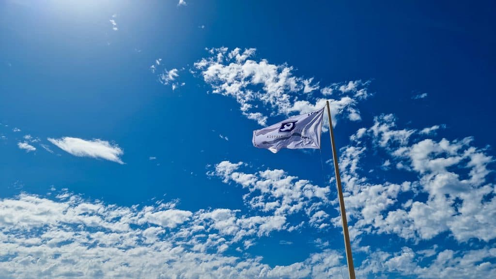 La bandera ‘Q’ de Calidad ondea en las playas de Motril como «símbolo de excelencia turística»