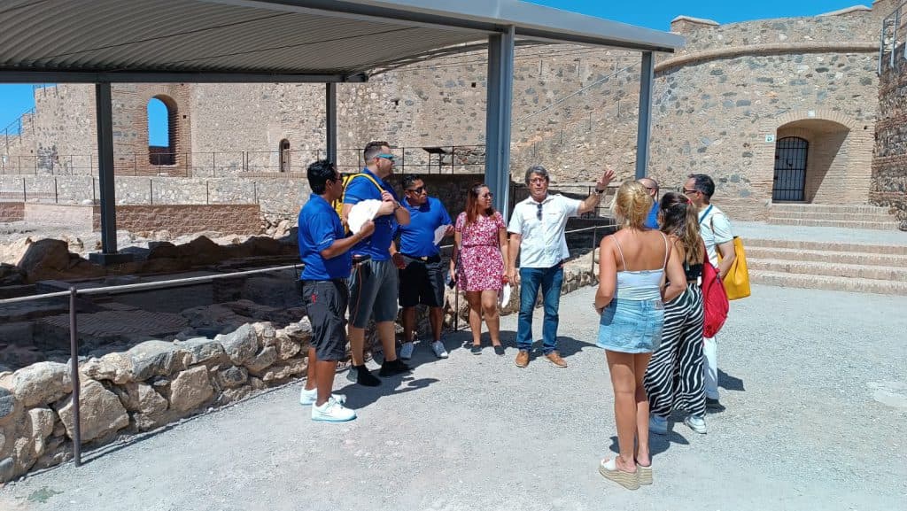 Un fam trip de la naviera Norwegian Cruise Line ha visitado hoy los atractivos turísticos de Salobreña