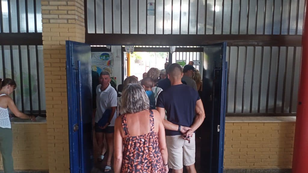 En Andalucía ha votado a las 14:00 horas el 41,16% del censo electoral, un 5,36% más que en la cita de 2019